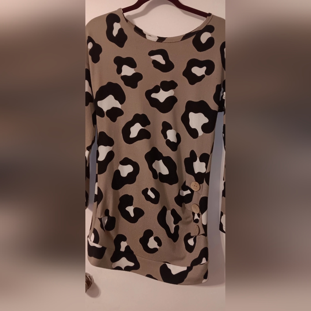 Split leapord top